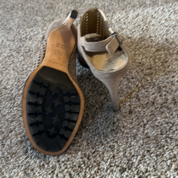 Via Spiga Suede perforated Peep Toe Heels, 7M, EUR 37.5, VGUC - Picture 5 of 8